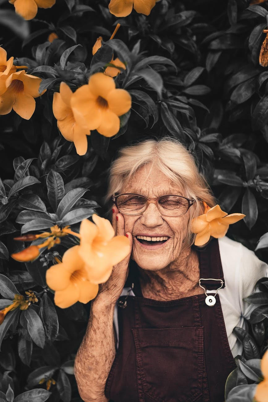 old-lady-dessaturation